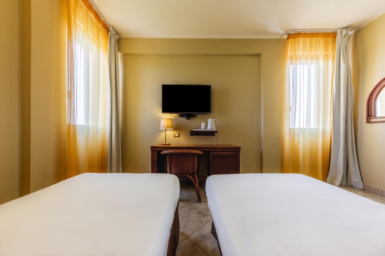 Apulia Hotel Taranto Ara Solis 리도 아주로 외부 사진