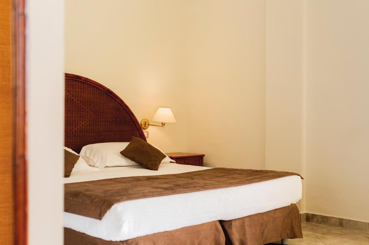 Apulia Hotel Taranto Ara Solis 리도 아주로 외부 사진
