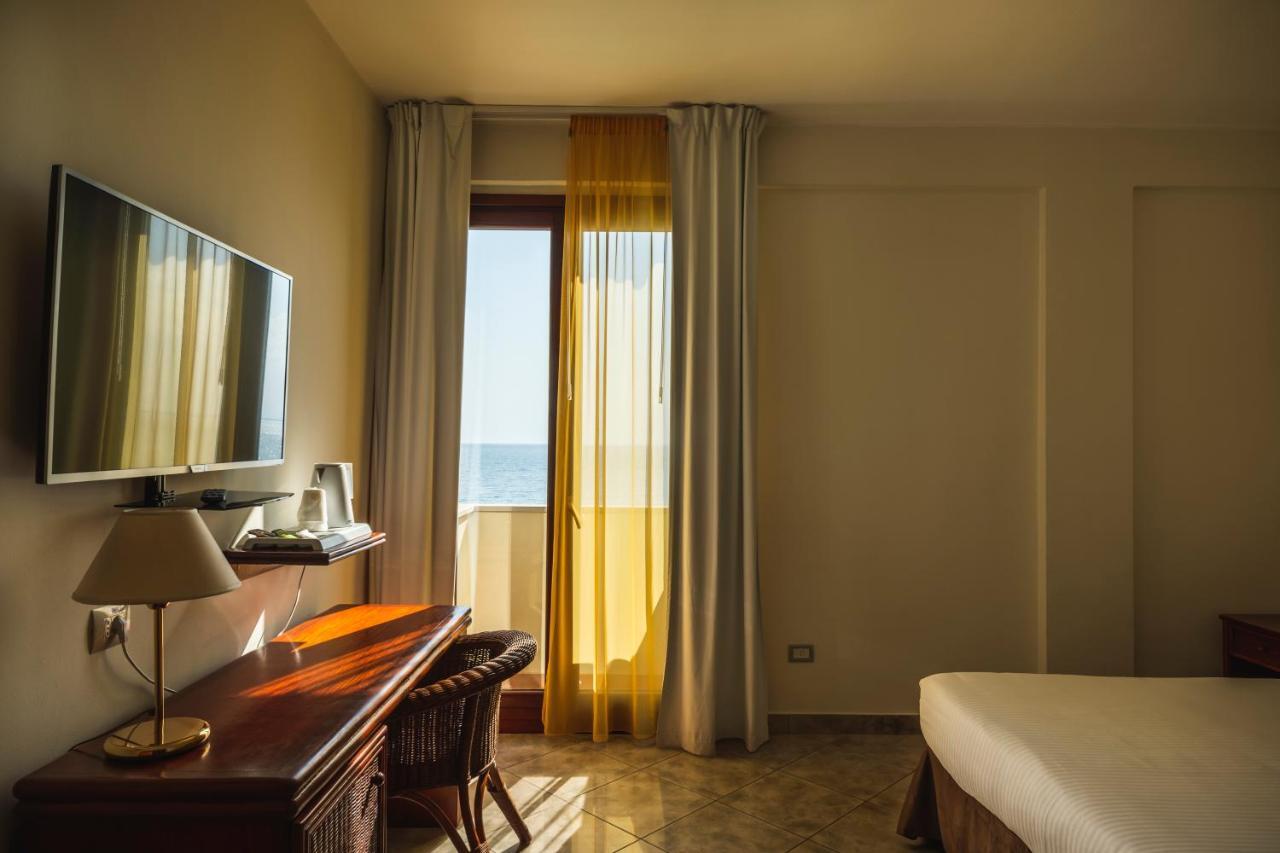 Apulia Hotel Taranto Ara Solis 리도 아주로 외부 사진