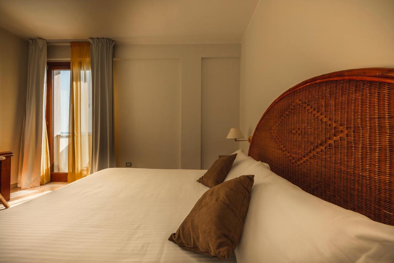 Apulia Hotel Taranto Ara Solis 리도 아주로 외부 사진