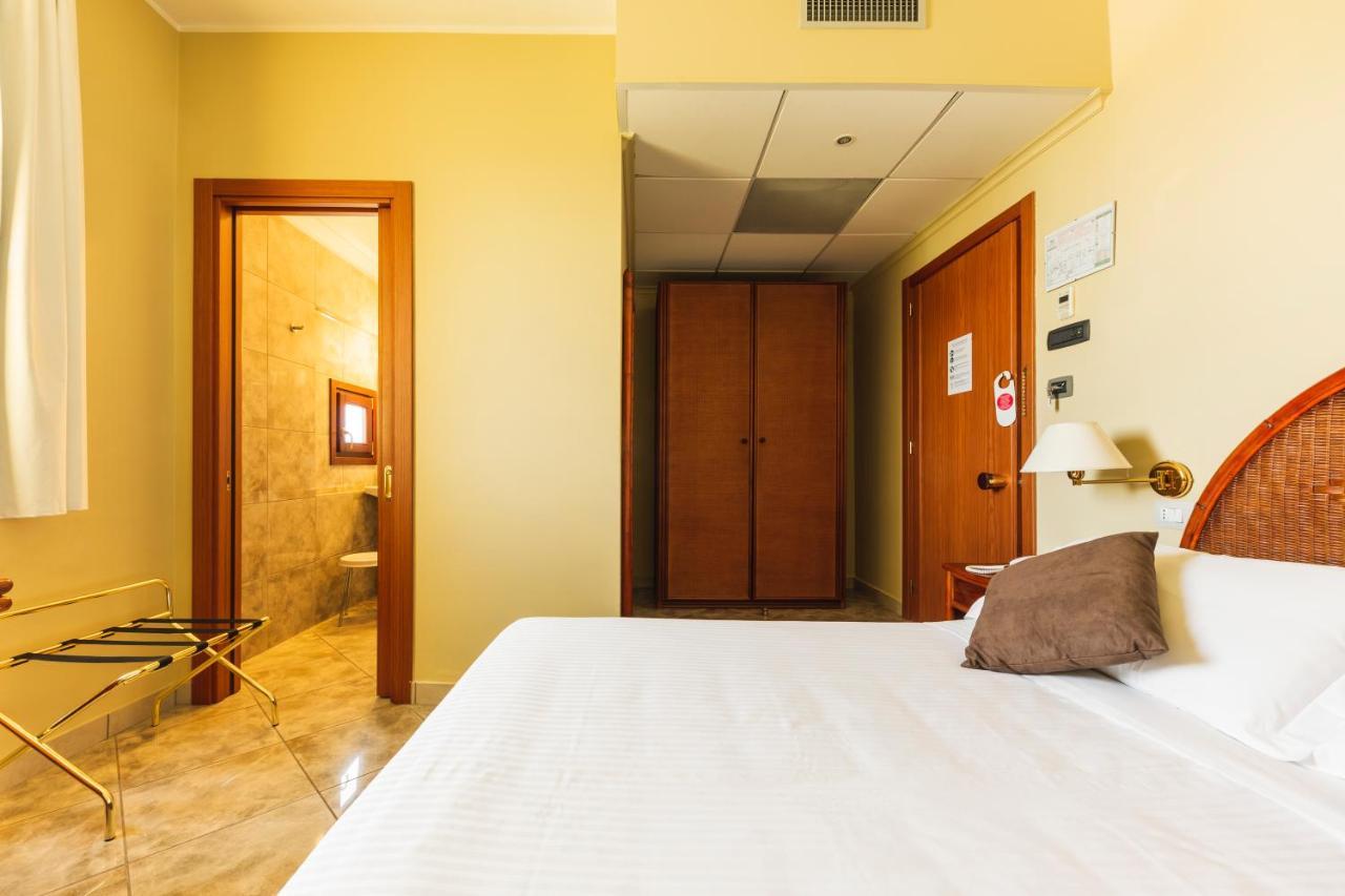 Apulia Hotel Taranto Ara Solis 리도 아주로 외부 사진