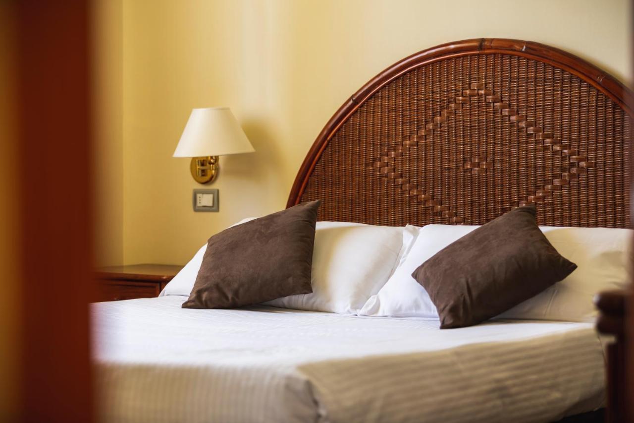 Apulia Hotel Taranto Ara Solis 리도 아주로 외부 사진