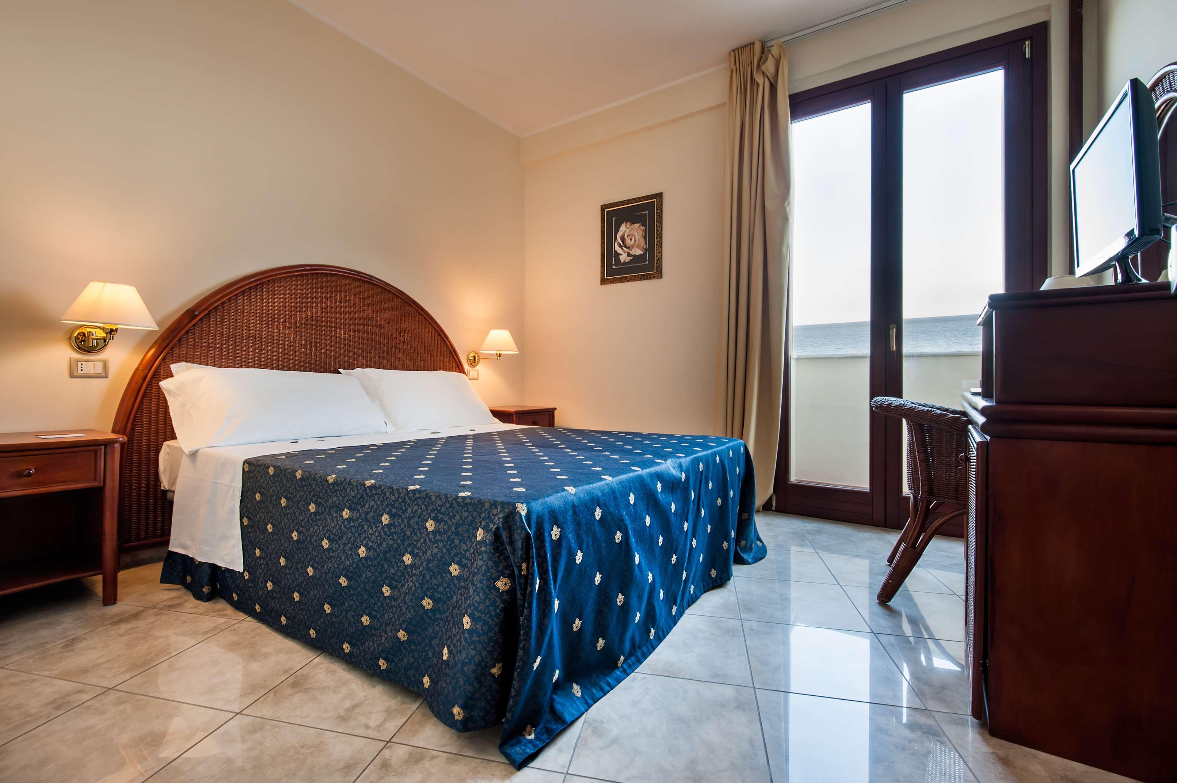 Apulia Hotel Taranto Ara Solis 리도 아주로 외부 사진